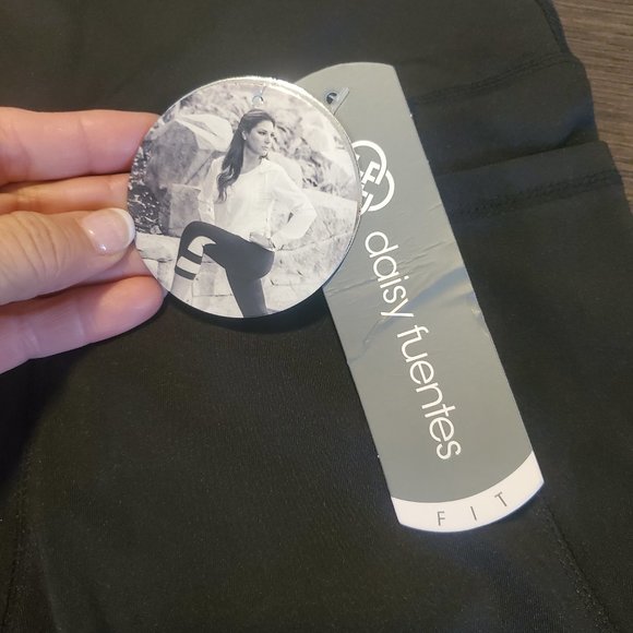 Daisy Fuentes workout capris bottoms - Picture 2 of 5